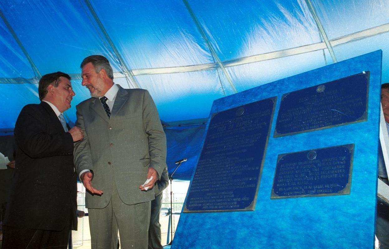 Inaugurao da Toca da Raposa II em 9 de maro de 2002. Na ocasio, presidente do Cruzeiro, Zez Perrella, recebeu figuras ilustres, como o tcnico da Seleo Brasileira, Luiz Felipe Scolari, e outras autoridades pblicas municipais, estaduais e federais