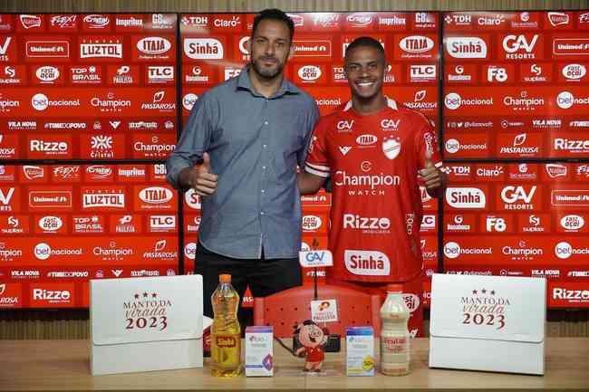 Vila Nova contrató al volante Rickson, que pasó por Am