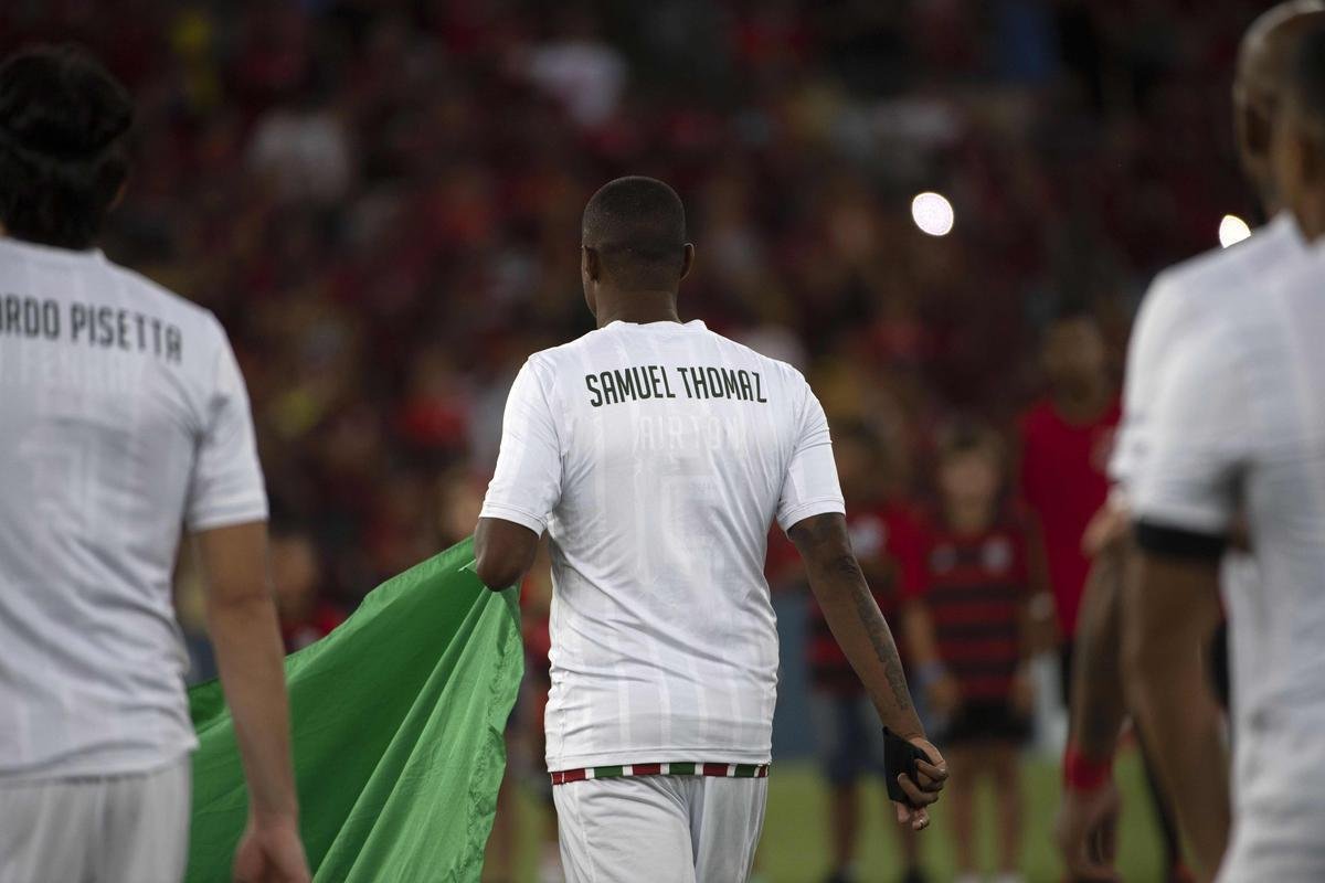 Vtimas do incndio no Ninho do Urubu foram homenageadas antes de Flamengo x Fluminense