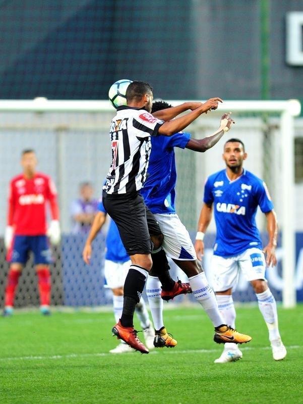 Aps por 2 a 2 no tempo normal, Cruzeiro derrotou Atltico por 4 a 2 nas penalidades e se sagrou campeo de torneio indito. Em 2018, clube celeste disputar a Copa Libertadores da categoria