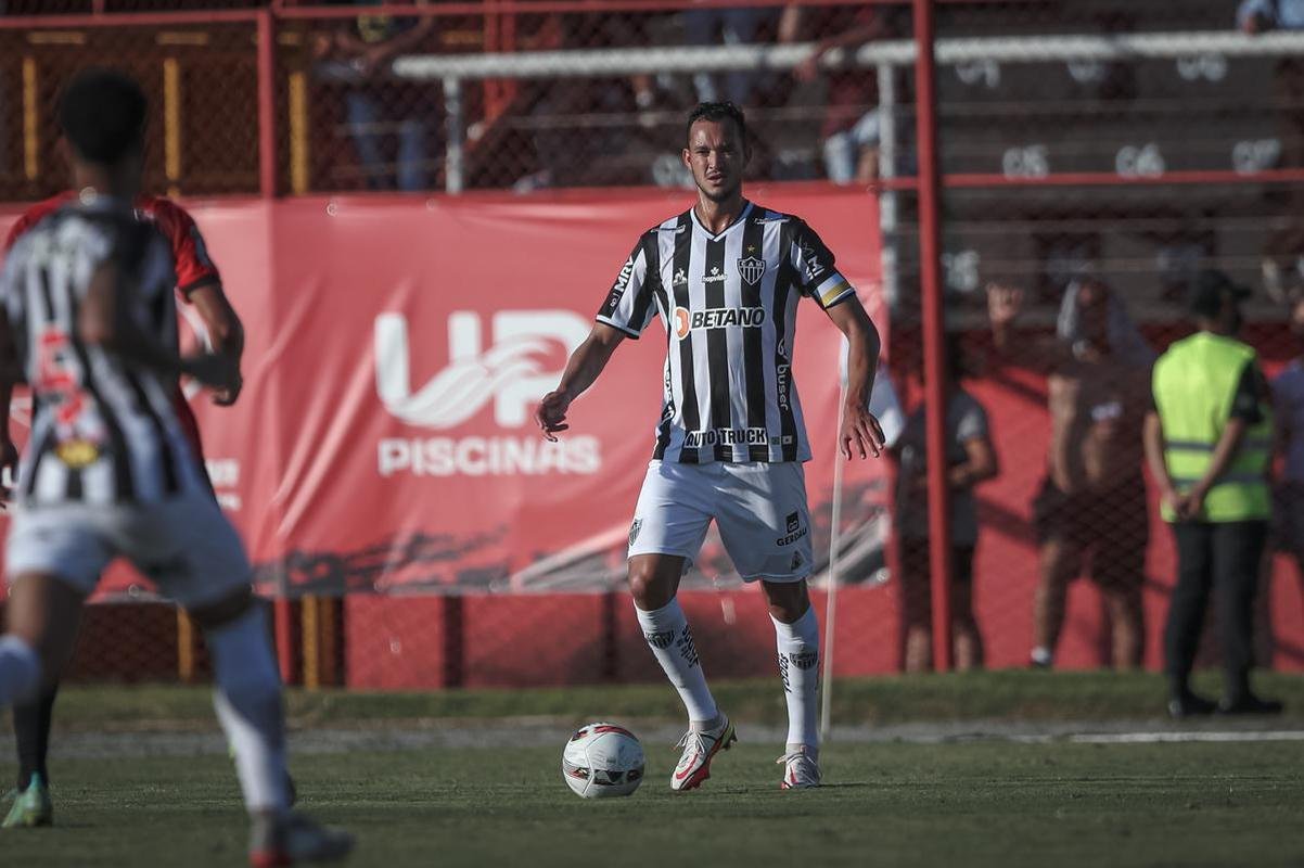 Fotos do jogo entre Pouso Alegre e Atltico, pelo Mineiro