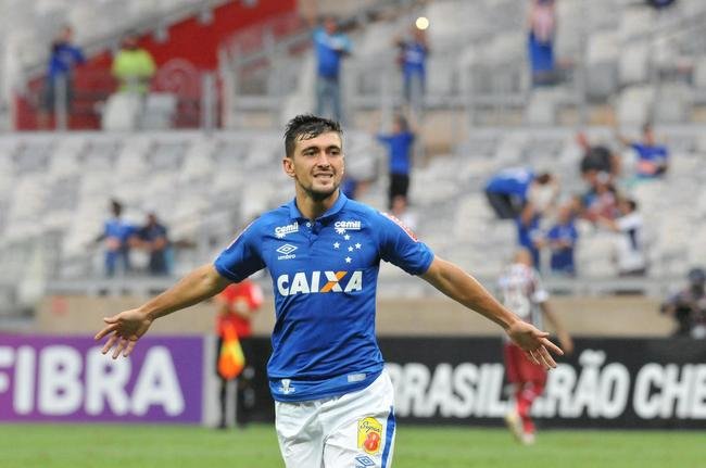 Camisa de 2016 teve o patrocnio da Umbro, marca que fez sucesso com a torcida do Cruzeiro com seus modelos criativos.