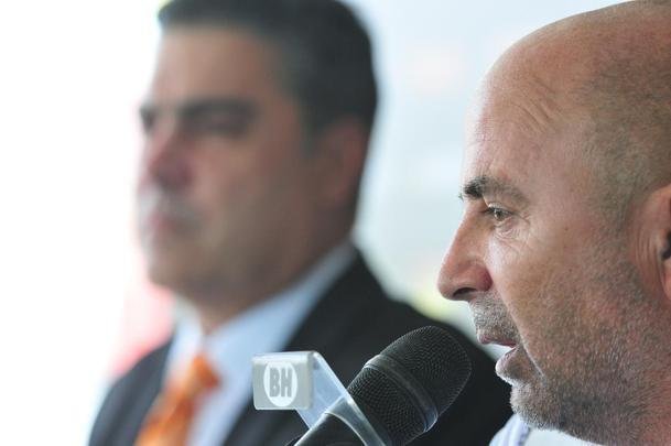 Jorge Sampaoli foi apresentado na tarde desta segunda-feira como novo tcnico do Atltico