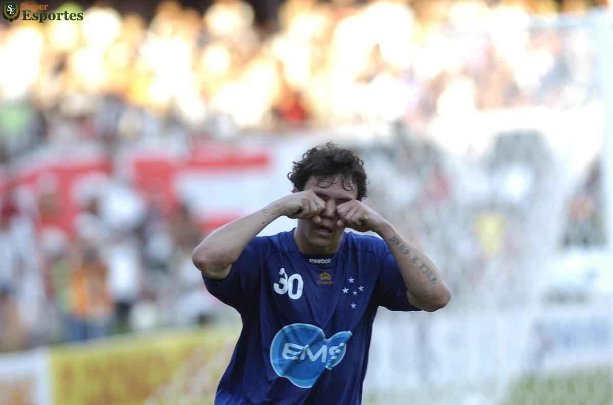 A diferença em relação à decisão do ano anterior era que a vantagem agora era do Galo. Mas a Raposa, ainda sob o comando de Adílson Batista, repetiu o placar do jogo de ida de 2008. O primeiro tempo teve apenas um gol, marcado por Kléber já aos 39min. Na etapa final, Leonardo Silva e Jonathan, duas vezes cada, fizeram o time celeste repetir a maior goleada na história dos clássicos no Gigante da Pampulha.