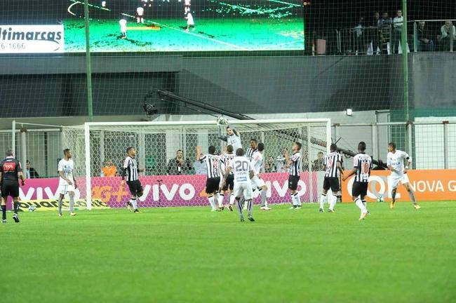 Atl�tico e Santos se enfrentaram, no Independ�ncia, pela 13� rodada do Campeonato Brasileiro