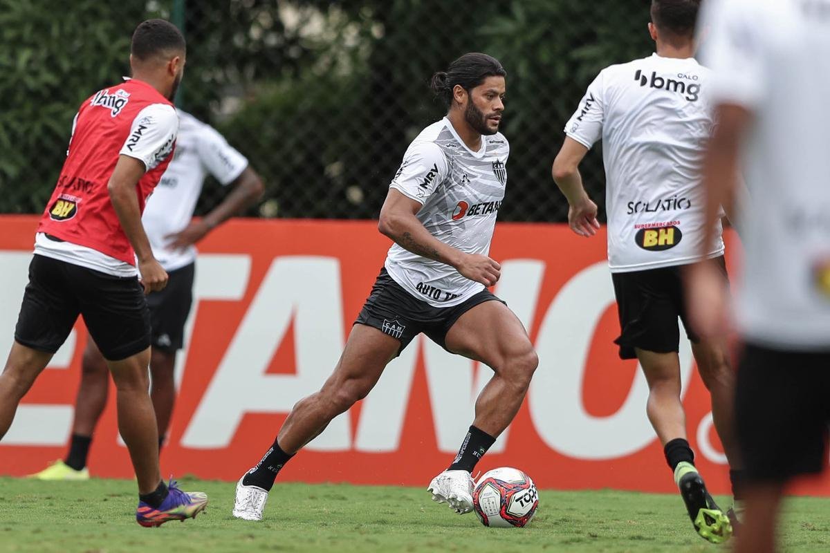 Fotos do treino do Atltico neste sbado, o ltimo de Victor no clube