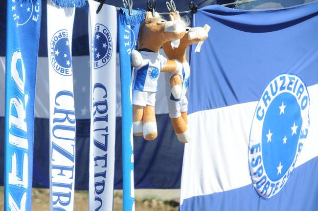Chegada da torcida do Cruzeiro ao Mineiro para o jogo contra a Ponte Preta pela 13 rodada da Srie B do Campeonato Brasileiro. Estdio voltou a receber grande pblico