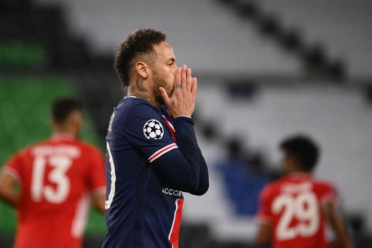 Fotos do duelo entre PSG e Bayern de Munique, em Paris, pela volta das quartas de final da Liga dos Campees da Europa.