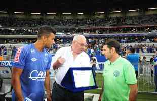 Chapecoense foi homenageada pelo Cruzeiro e pelos torcedores que compareceram ao Mineiro