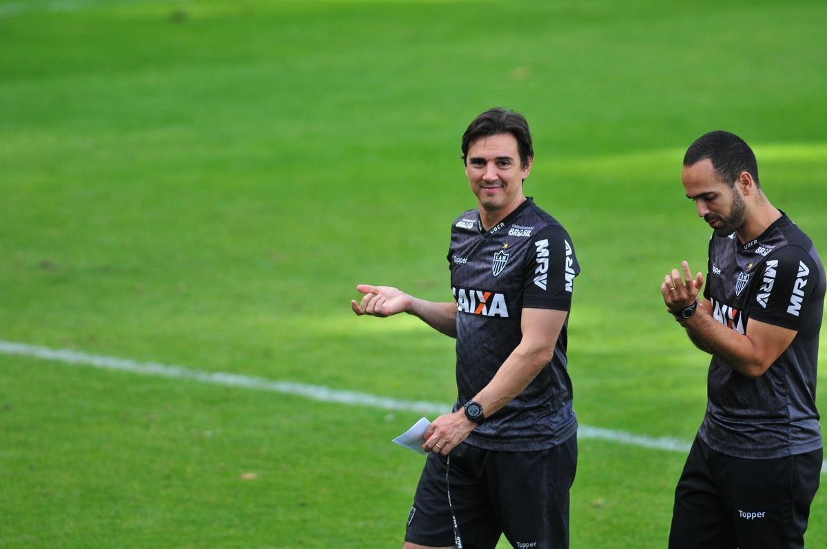 Fotos da apresentao e primeiro treino de Leandrinho no Atltico