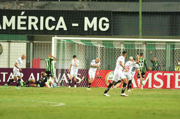 Fotos do gol de Arana, do Atltico, sobre o Amrica no clssico pela Copa Libertadores, no Independncia