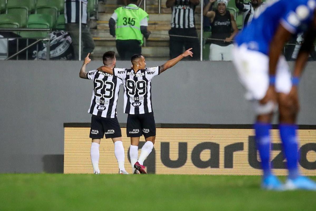 Papagaio - Ainda em 2019 ele deixou o Atltico e foi emprestado pelo Palmeiras ao Gois. Em 2021, jogou pela equipe paulista antes de ser emprestado ao Cuiab. No ano passado, foi emprestado ao Ituano e teve grande participao na Srie B. O bom desempenho despertou interesse do Baniyas, dos Emirados rabes, onde ele permanece. 