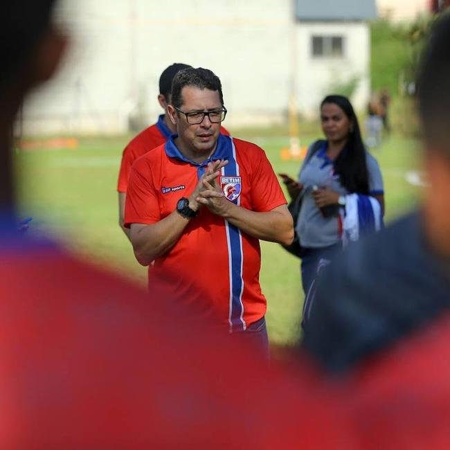 Com jogadores conhecidos da torcida mineira, como o zagueiro Edcarlos o meio-campista Leandro Domingues, o Betim apresentou o elenco nessa segunda-feira (21)