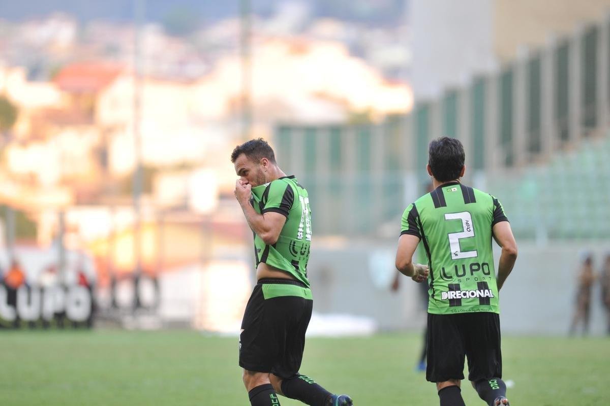 Amrica e Atltico-PR se enfrentaram em partida vlida pela 9 rodada do Campeonato Brasileiro