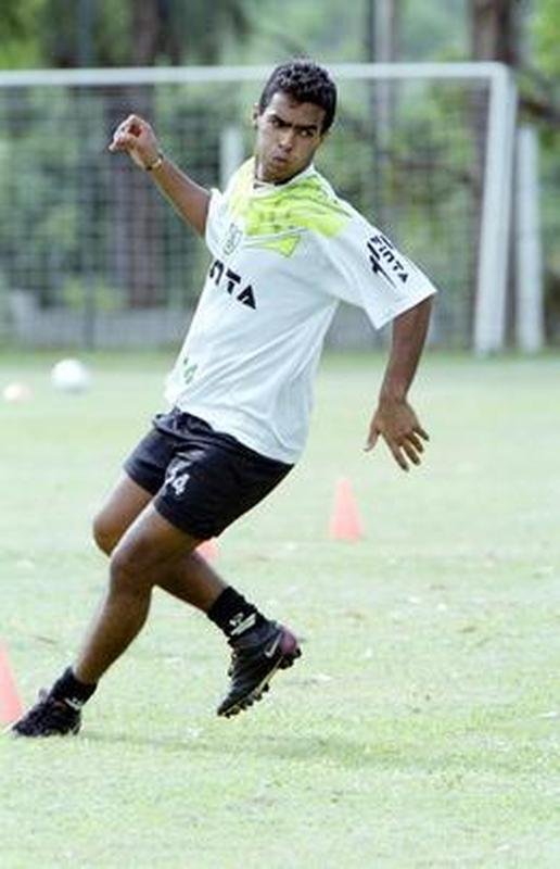 Meia Fabrcio foi revelado pelo Amrica em 2001