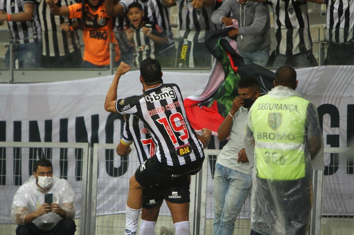 Festa de Hulk com os dois marcados sobre o Juventude no Mineiro