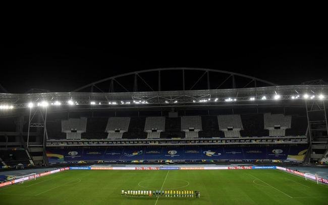 Brasil e Colmbia se enfrentaram no Estdio Nilton Santos, pelo Grupo B da Copa Amrica 