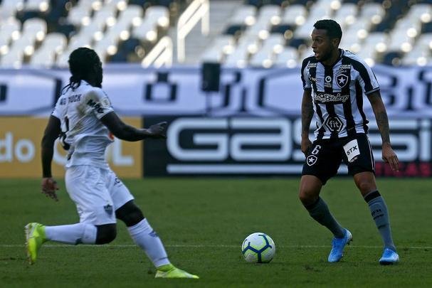 Fotos da vitória do Botafogo sobre o Atlético, por 2 a 1, no Engenhão, pela 18ª rodada do Brasileiro