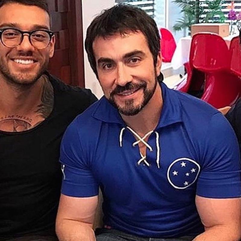 O padre Fbio de Melo nasceu em uma famlia predominantemente atleticana, porm pegou o gosto pelo Cruzeiro graas  camisa azul.