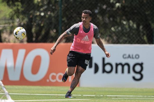 Fotos do treino do Atltico nesta quarta-feira (12/10), na Cidade do Galo. Em recuperao de um incmodo na panturrilha esquerda, Hulk fez funcional no campo e ainda  dvida para o confronto contra o Flamengo, no sbado, s 20h30, no Maracan, pelo Brasileiro