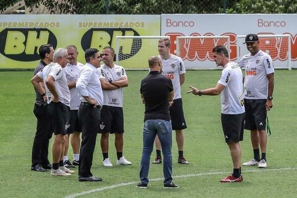 Com Sette Câmara em campo, Atlético se prepara para jogo contra o São Paulo