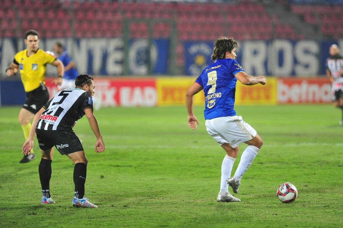 Imagens de Cruzeiro x Operrio, na Arena do Jacar, em Sete Lagoas, pela 24 rodada da Srie B