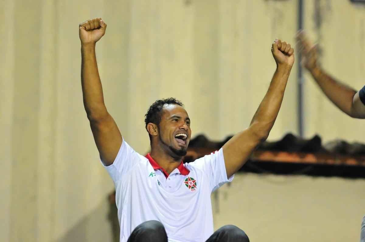 Goleiro Bruno acompanhou vitria do Boa sobre o Arax das arquibancadas do Estdio Dilzon Melo e vibrou muito com gols do seu novo clube