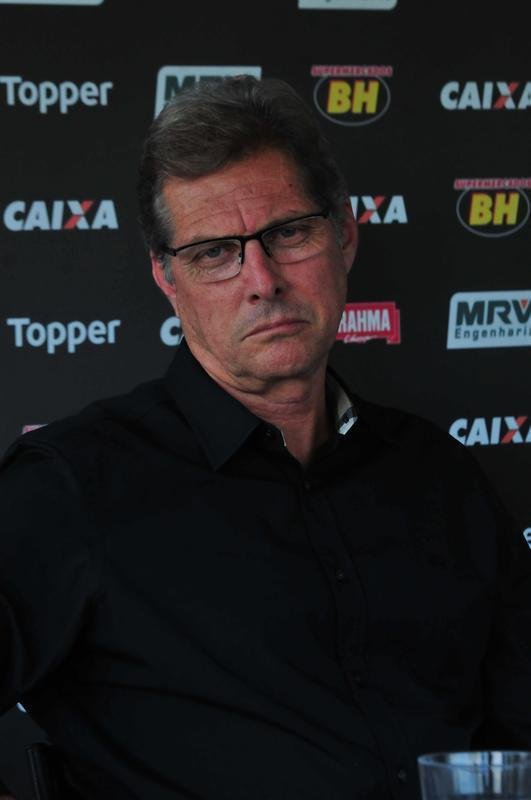 O tcnico Oswaldo de Oliveira foi apresentado na tarde desta tera-feira e, em seguida, comandou treino na Cidade do Galo