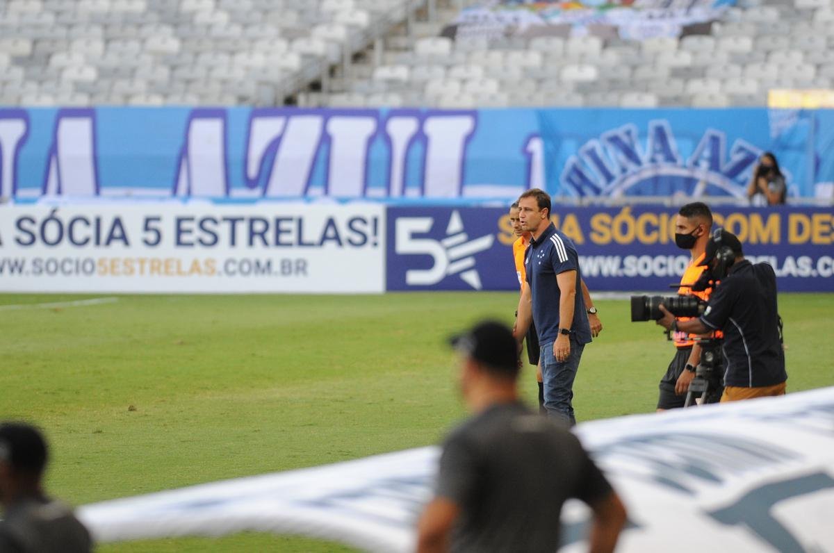 Fotos da vitria do Cruzeiro sobre o Athletic de So Joo del-Rei, por 1 a 0, no Mineiro, pela quarta rodada do Campeonato Mineiro de 2021. Marcelo Moreno, de pnalti, marcou o gol do triunfo celeste no Gigante da Pampulha