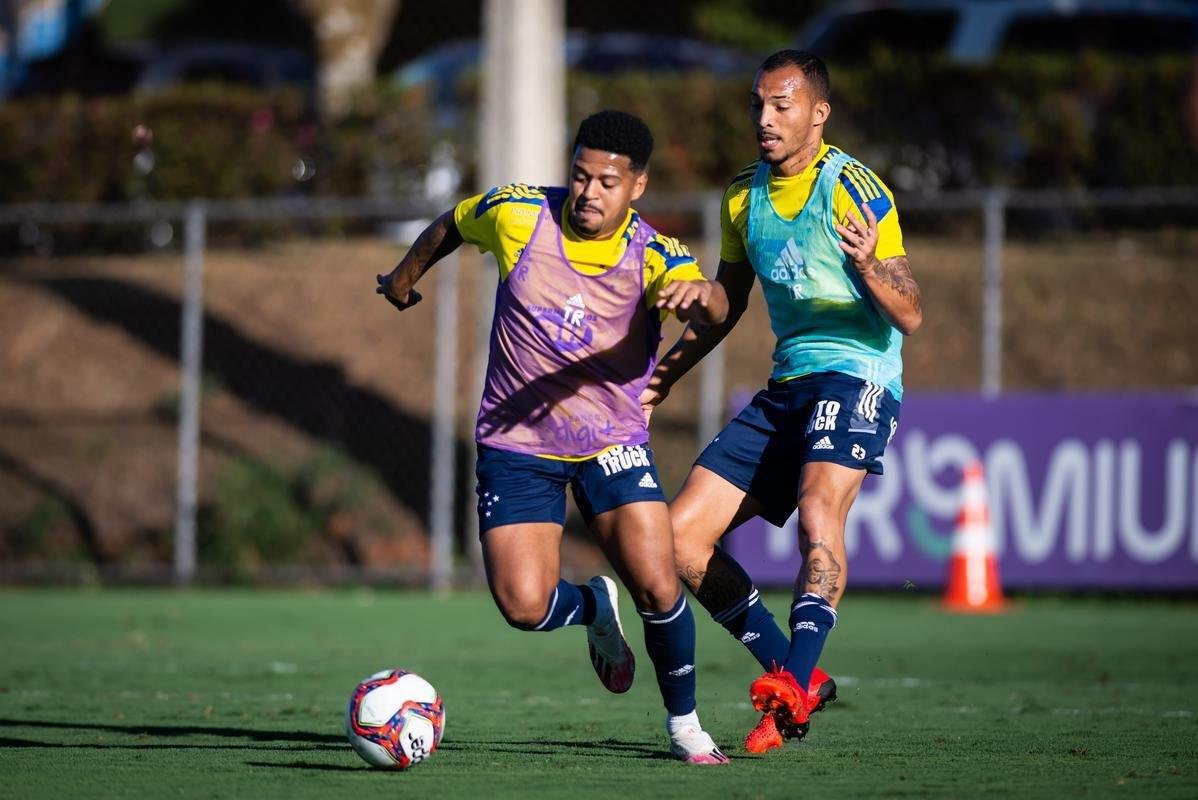 Fotos do treino do Cruzeiro na tarde desta quinta-feira (19/8), na Toca da Raposa II, em Belo Horizonte. Time fechou a preparao para enfrentar o Confiana, s 21h30 desta sexta-feira, no Mineiro