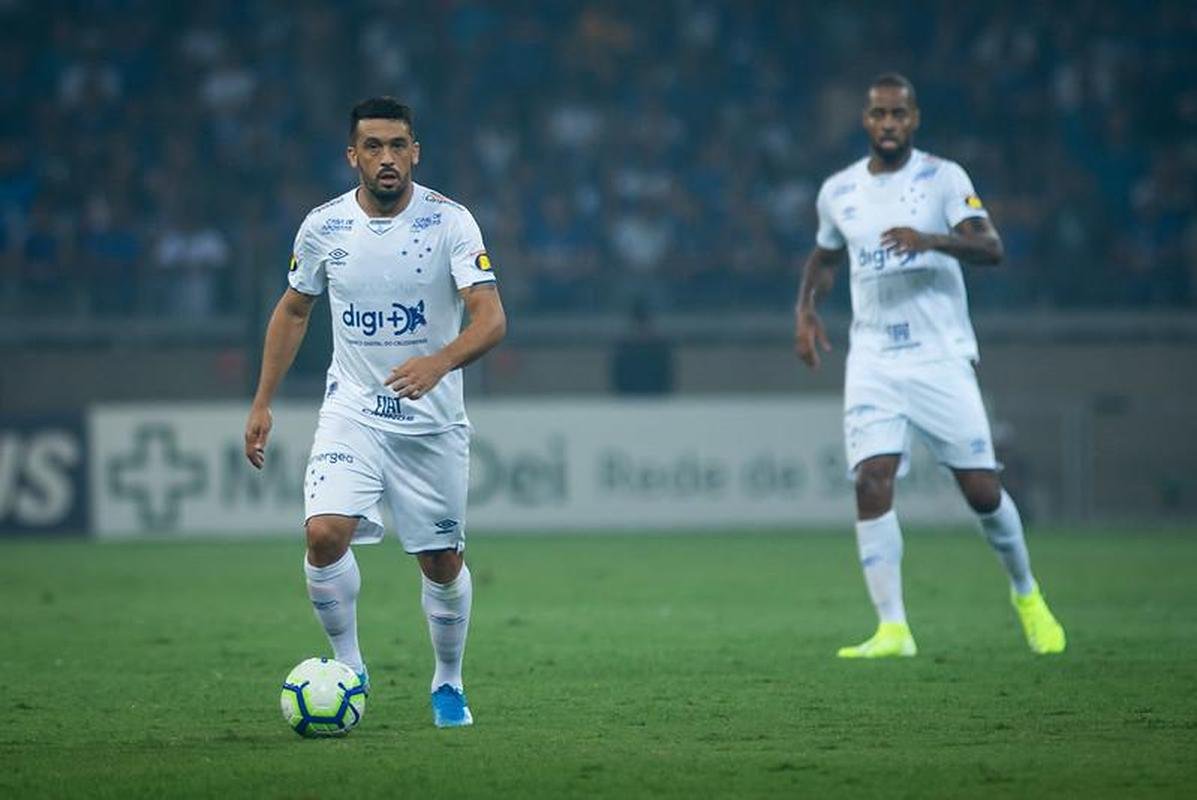Lateral-direito Edilson pelo Cruzeiro, em 2019
