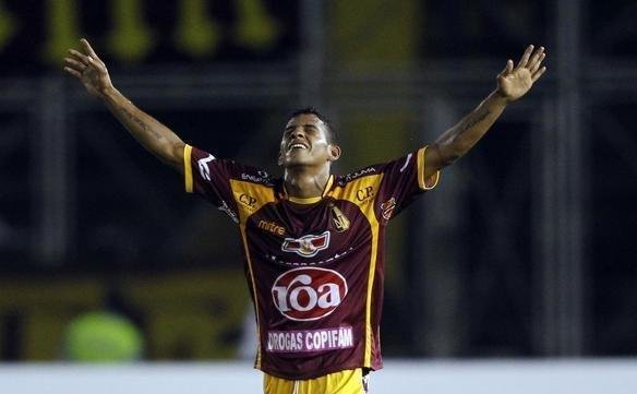 Medina marcou um dos gols do Tolima, que venceu o Corinthians por 2 a 0, em Ibagu, na Colmbia