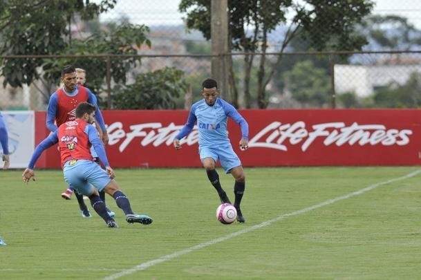 Mano Menezes montou Cruzeiro que deve encarar o Villa Nova no sbado e promoveu trs mudanas em relao ao ltimo jogo: Murilo entrou na vaga de Leo, Egdio no lugar de Marcelo Hermes e Robinho deu lugar a Ariel Cabral