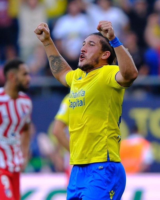 Alfonso Espino, lateral-esquerdo do Cdiz (Espanha) - contrato at 30/06/2023
