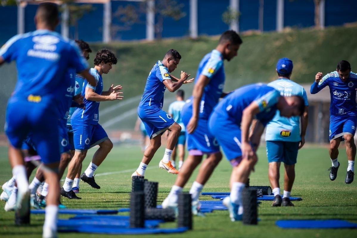 Fotos do treino do Cruzeiro desta sexta-feira, na Toca da Raposa II. Rogrio Ceni monta equipe para jogo deste sbado, s 19h, no Allianz Parque, contra o Palmeiras, pelo Campeonato Brasileiro.