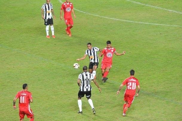 No segundo tempo, Atltico pressionou o Unin La Calera e chegou ao gol com Alerrandro: 1 a 0