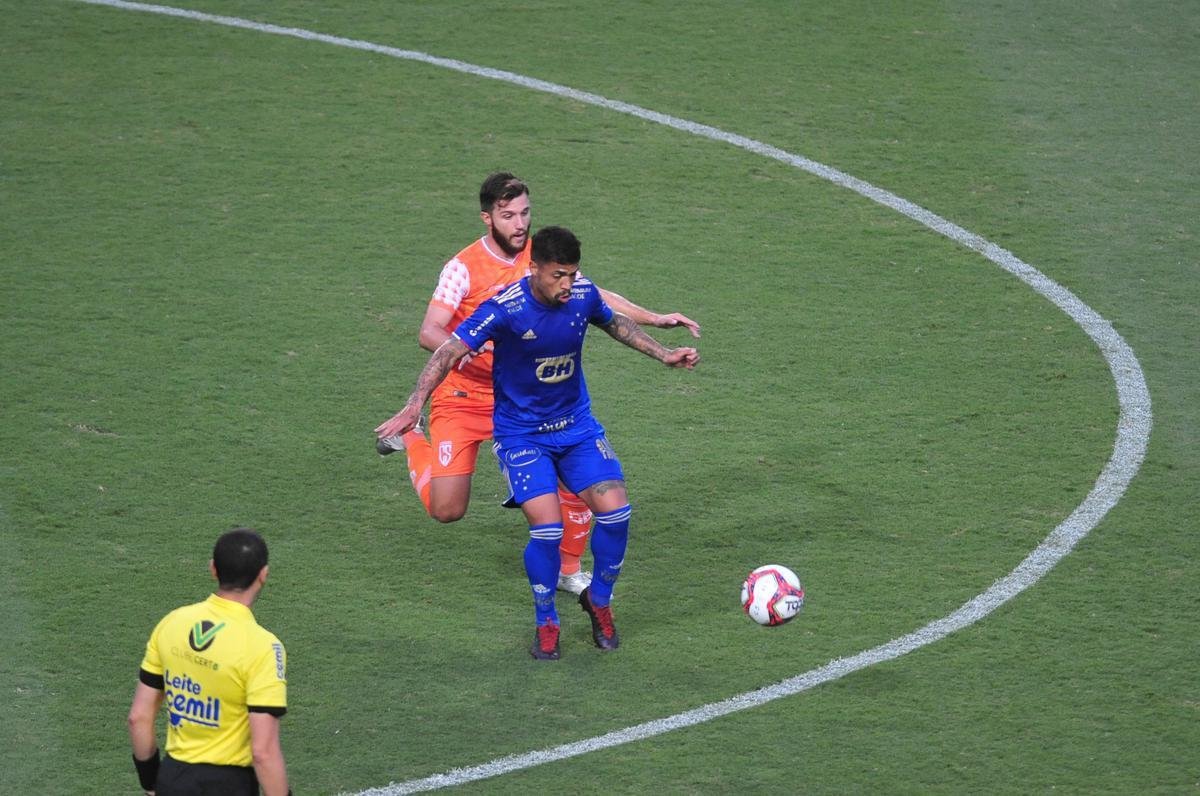 Fotos de Coimbra x Cruzeiro, no Independncia, pela 8 rodada do Mineiro. William Pottker e Felipe Augusto fizeram os gols da vitria celeste por 2 a 0.