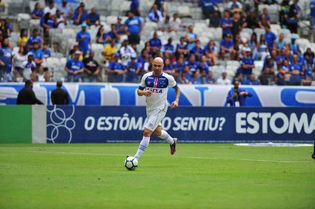 Cruzeiro: time campeo da Trplice Coroa de 2003 venceu equipe de masters por 2 a 1, neste domingo, em jogo festivo realizado no Mineiro