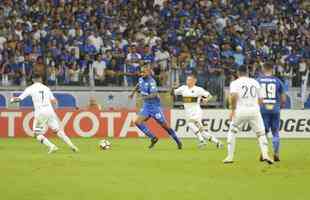 Lances do primeiro tempo de Cruzeiro e Boca Juniors, no Mineiro, pela Copa Libertadores