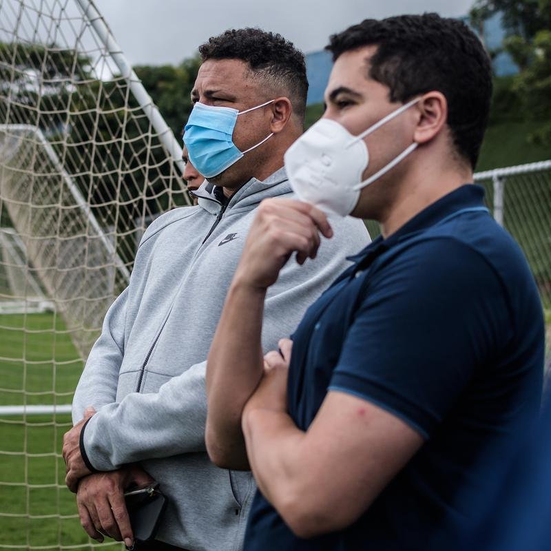 Em sua primeira visita  Toca da Raposa II, Ronaldo concedeu entrevista coletiva e teve contato com jogadores e comisso tcnica do Cruzeiro. Ele tambm se encontrou com scios da categoria Diamante.