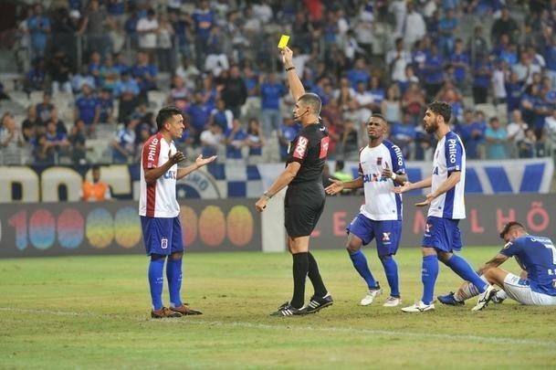 Cruzeiro venceu com facilidade o time paranaense na noite deste sbado