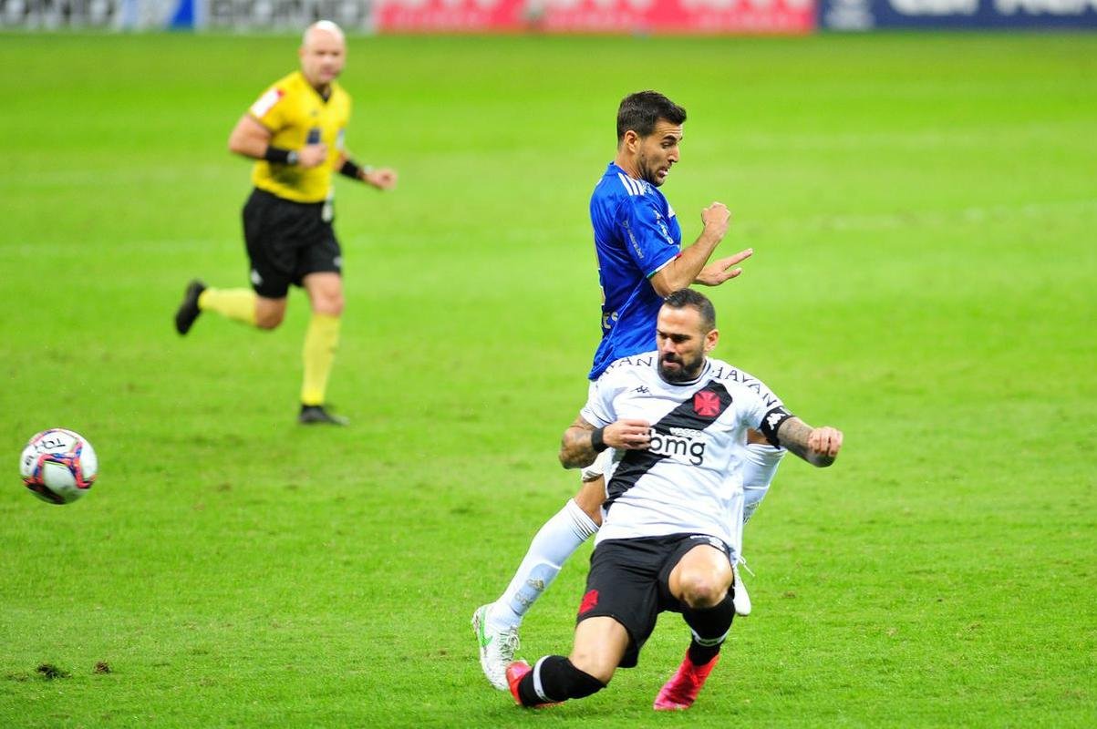 Fotos do jogo entre Cruzeiro e Vasco, no Mineiro, em Belo Horizonte, pela sexta rodada da Srie B do Brasileiro de 2021