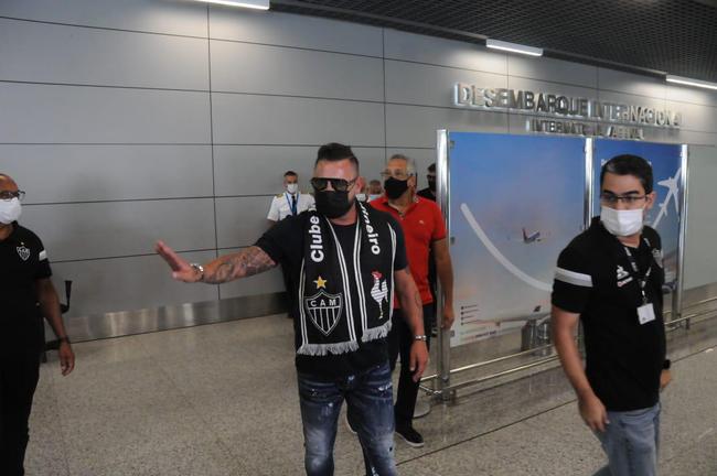 O explosivo El Turco chegou neste de domingo e mandou o recado: Saudações a toda a massa atleticana