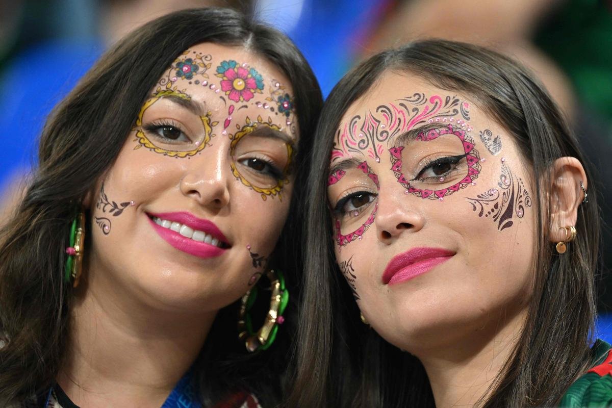 Imagens da torcida no jogo entre Mxico e Polnia pelo Grupo C da Copa do Mundo.