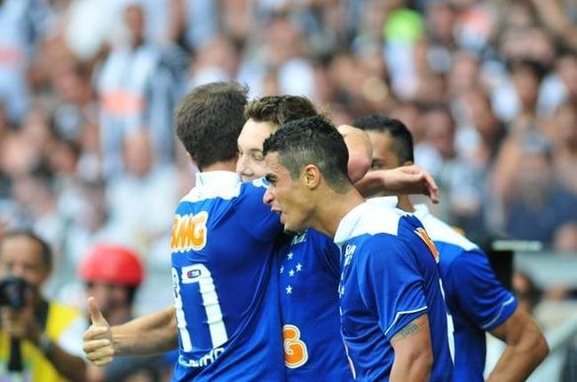Dagoberto entrou no segundo tempo e marcou o segundo gol do Cruzeiro