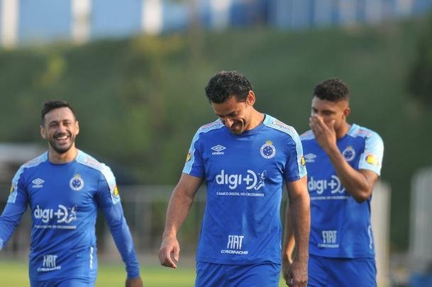 Fotos do primeiro treino de Abel Braga na Toca da Raposa II. Tcnico foi apresentado pelo Cruzeiro neste sbado e dirigir a equipe na segunda, s 20h, diante do Gois, no Serra Dourada, pela 22 rodada do Campeonato Brasileiro