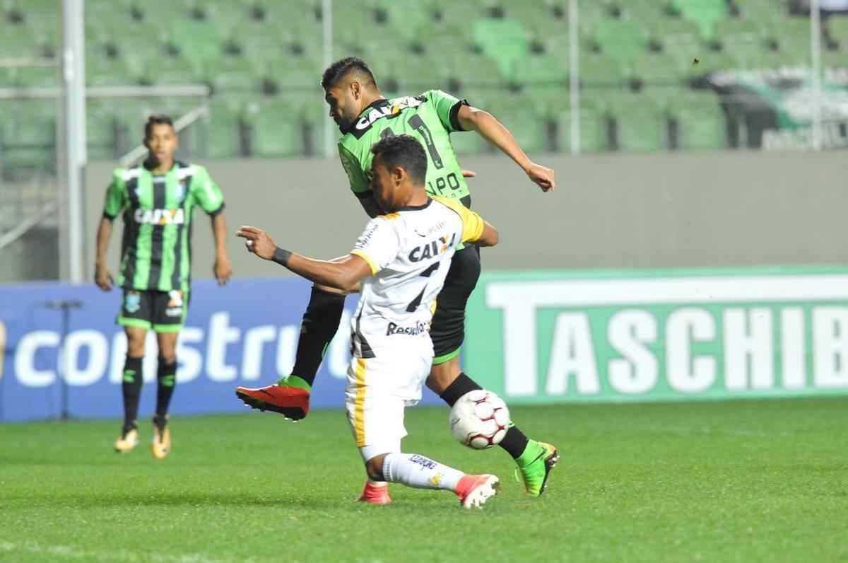 Imagens da partida entre Amrica e Cricima, no Independncia, pela Srie B do Brasileiro