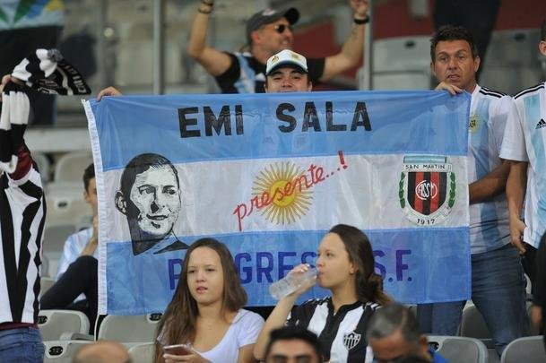 Torcedores na partida entre Argentina e Paraguai, no Mineiro, pela Copa Amrica
