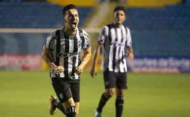 Foto de arquivo de Guilherme Castilho comemorando gol do Ceará