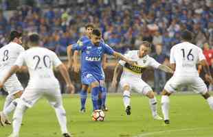 Lances do primeiro tempo de Cruzeiro e Boca Juniors, no Mineiro, pela Copa Libertadores